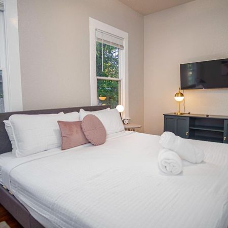 Chic Downtown Farmhouse With Garden And Bbq Grill San Antonio Exteriér fotografie