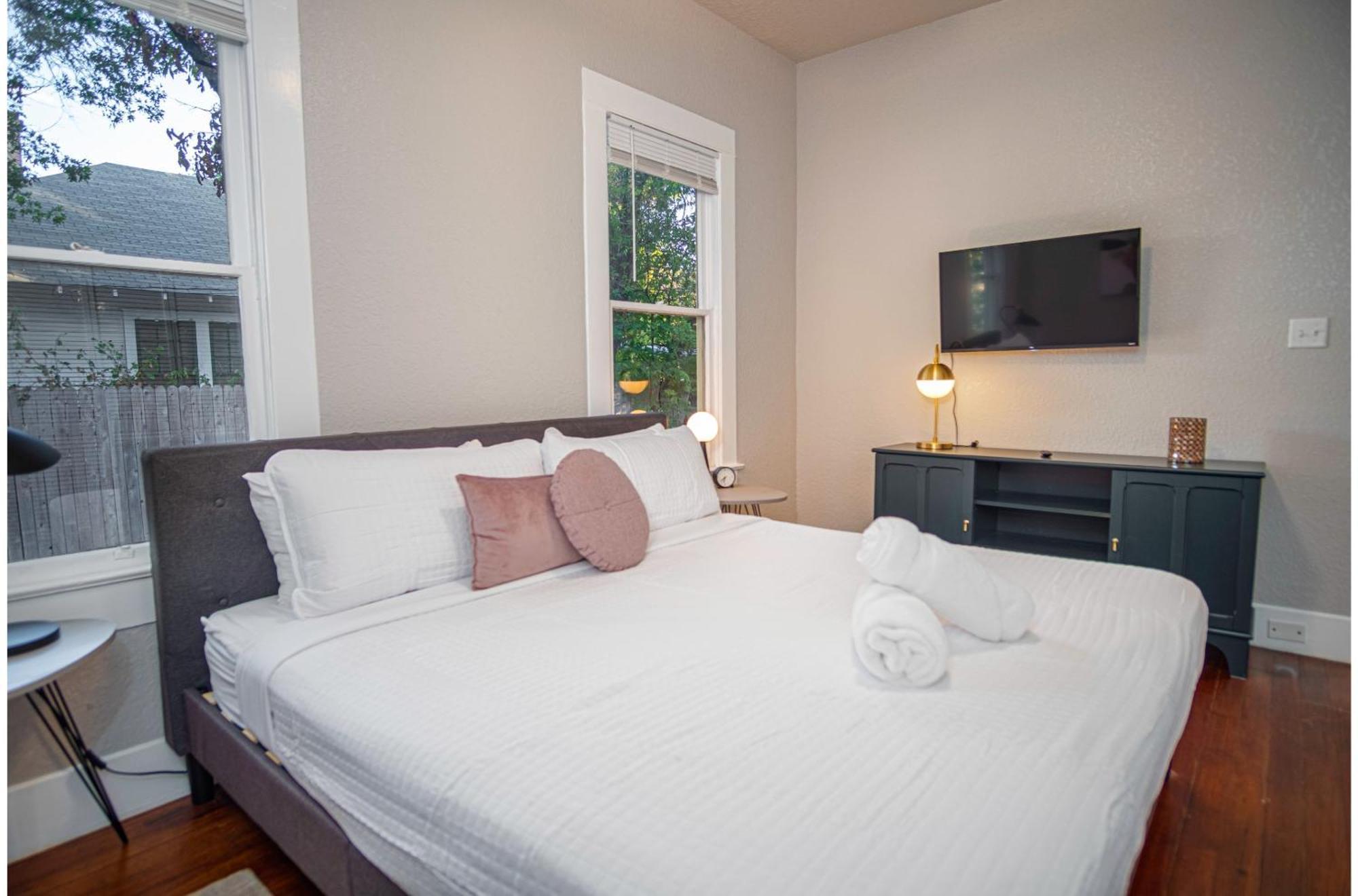 Chic Downtown Farmhouse With Garden And Bbq Grill San Antonio Exteriér fotografie